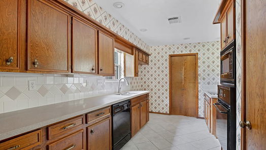 Humble 2-story, 4-bed 7719 12th Fairway Lane-idx