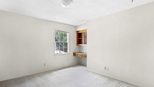 Humble 2-story, 4-bed 7719 12th Fairway Lane-idx