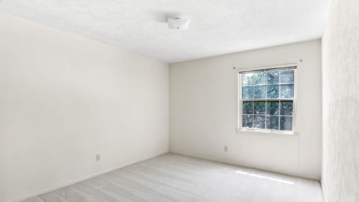 Humble 2-story, 4-bed 7719 12th Fairway Lane-idx