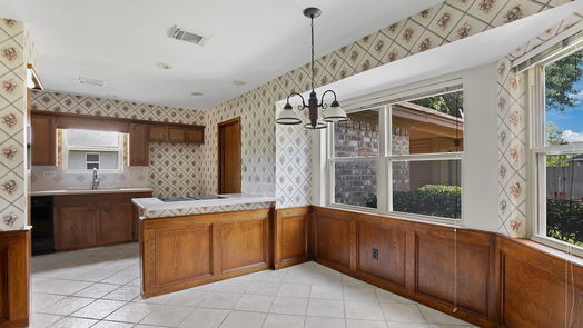Humble 2-story, 4-bed 7719 12th Fairway Lane-idx