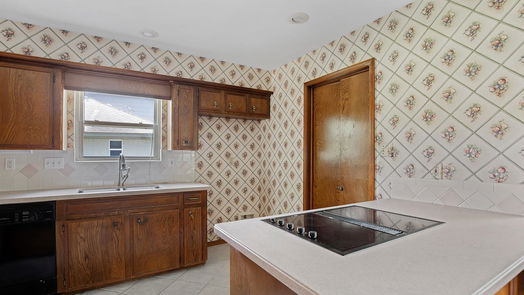 Humble 2-story, 4-bed 7719 12th Fairway Lane-idx