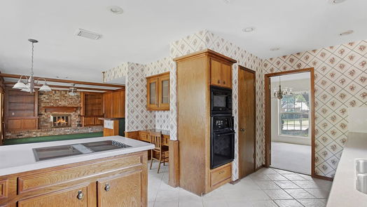 Humble 2-story, 4-bed 7719 12th Fairway Lane-idx
