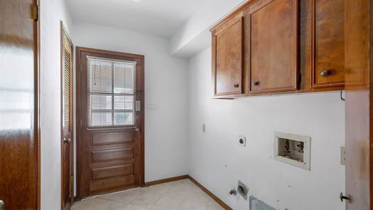 Humble 2-story, 4-bed 7719 12th Fairway Lane-idx