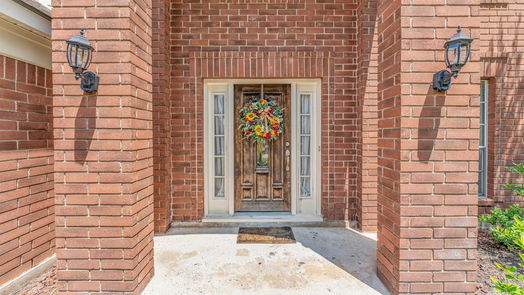 Humble 2-story, 4-bed 19102 Oakway Drive-idx