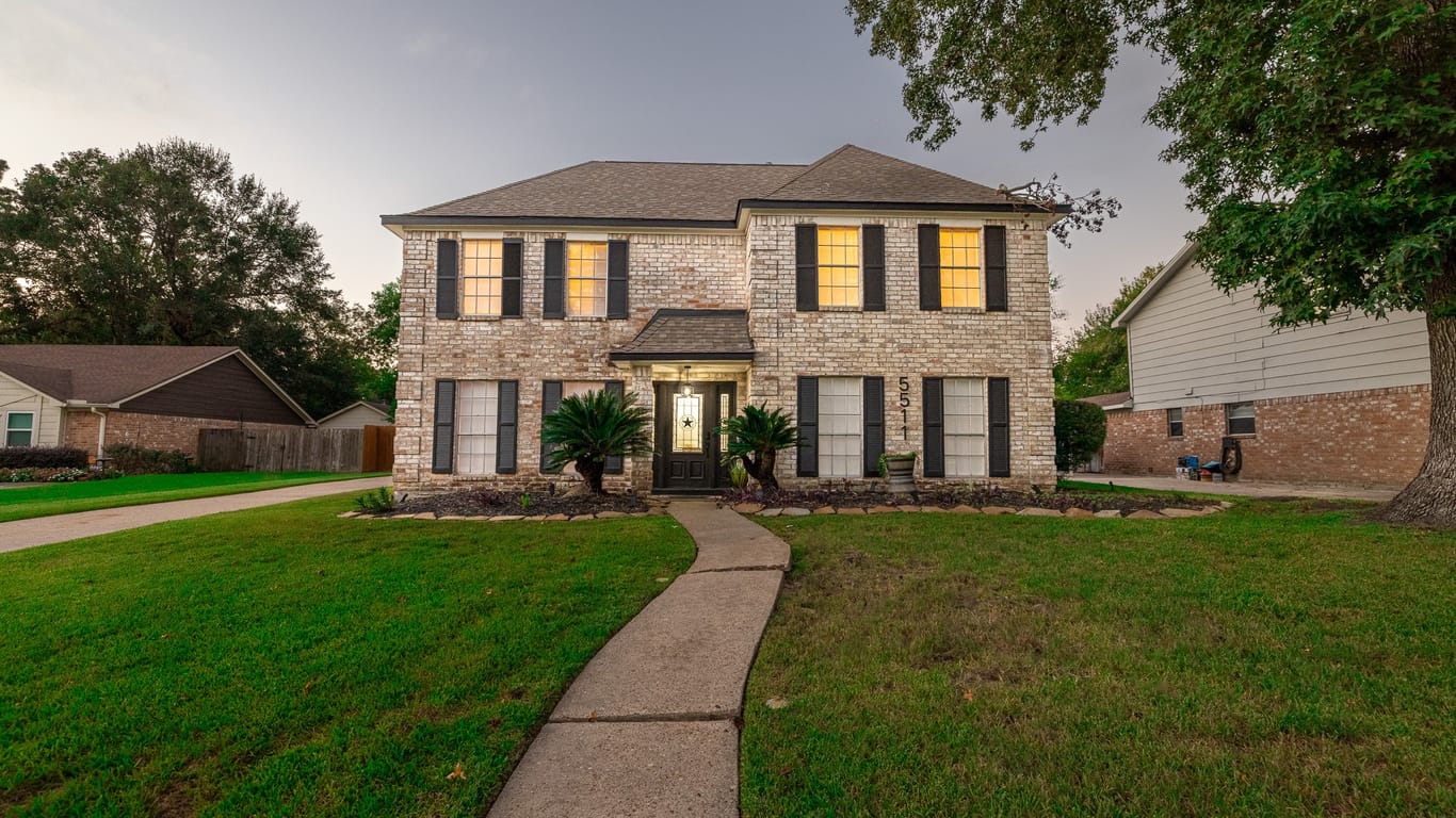 Humble 2-story, 5-bed 5511 Green Timbers Drive-idx