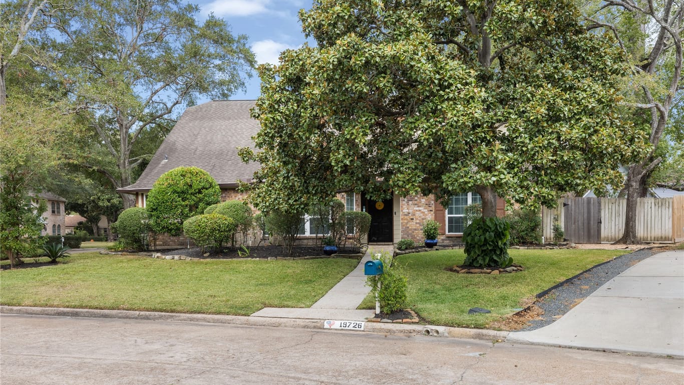 Humble 2-story, 4-bed 19726 Sweetgum Forest Court-idx