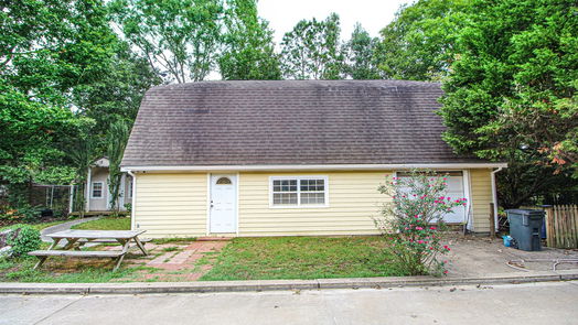 Livingston 2-story, 4-bed 139 Berts Farm Road-idx