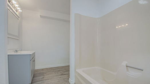 Livingston 2-story, 4-bed 5199 E Fm 1988-idx