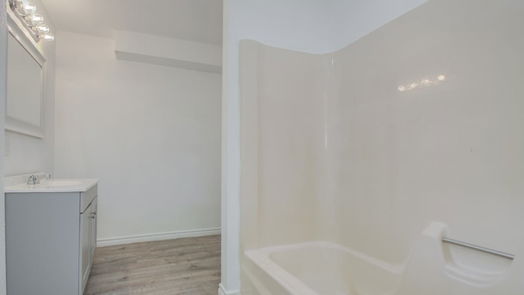 Livingston 2-story, 4-bed 5199 E Fm 1988-idx