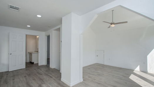 Livingston 2-story, 4-bed 5199 E Fm 1988-idx