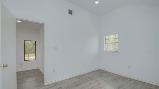 Livingston 2-story, 4-bed 5199 E Fm 1988-idx