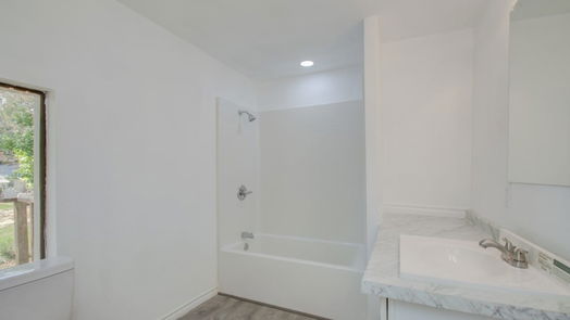 Livingston 2-story, 4-bed 5199 E Fm 1988-idx