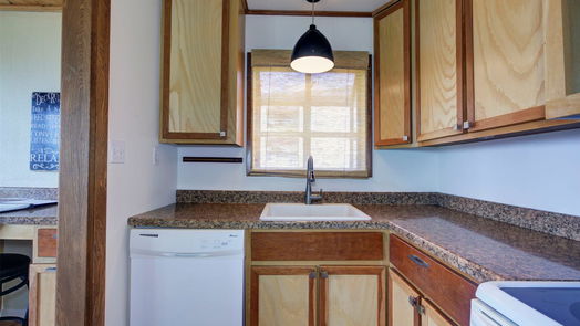 Livingston 1-story, 3-bed 332 Oak Crest Drive-idx
