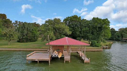 Livingston 2-story, 3-bed 185 Country Lane-idx