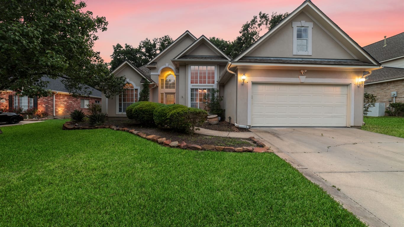 Conroe 1-story, 3-bed 156 April Wind Drive E-idx