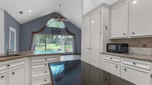 Conroe 1-story, 3-bed 152 April Waters Drive W-idx