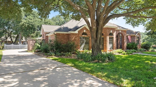 Conroe 1-story, 3-bed 175 April Wind Drive E-idx