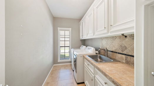 Conroe 1-story, 3-bed 175 April Wind Drive E-idx