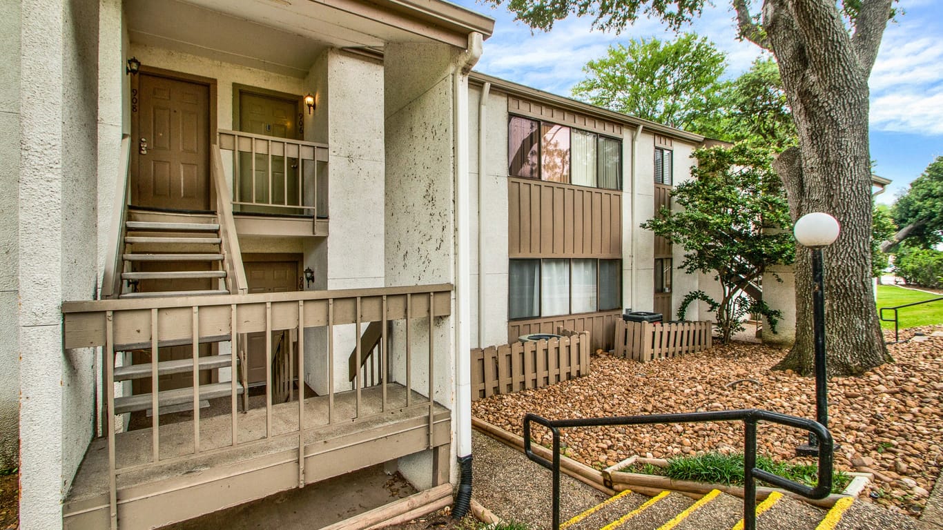 Montgomery 1-story, 1-bed 12100 Melville Drive 906-idx