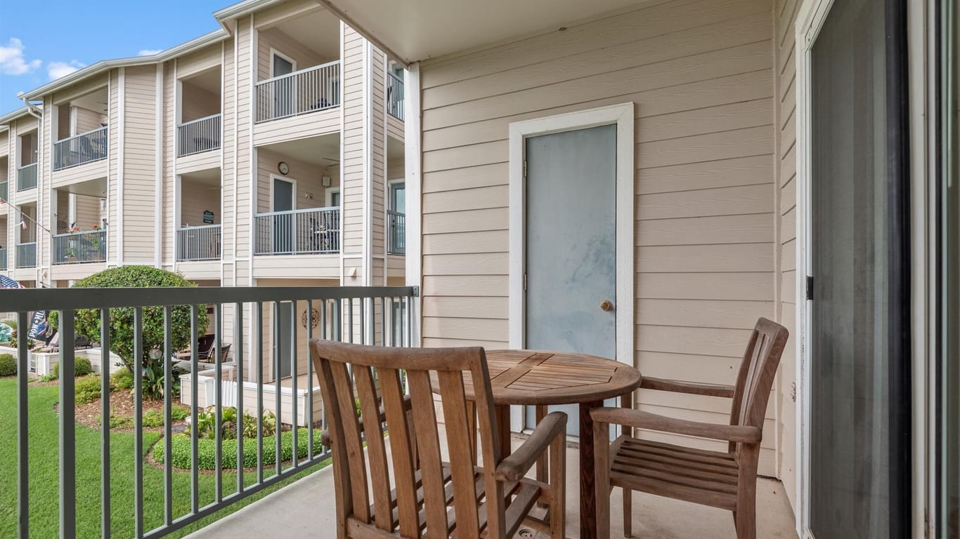 Montgomery 1-story, 1-bed 12800 Melville Drive 105B-idx