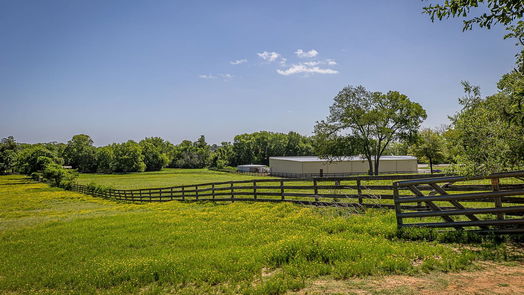 Montgomery 2-story, null-bed 26298 Highway 105 W-idx