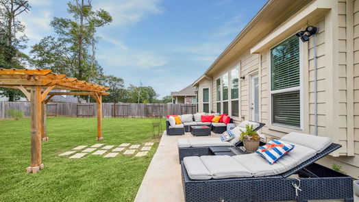 New Caney 2-story, 4-bed 667 W Linnwood Drive-idx