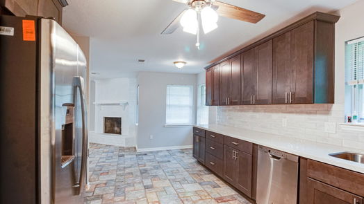 New Caney 1-story, 3-bed 218 Chariot Lane-idx