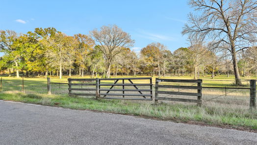 New Waverly 2-story, 3-bed 9192 State Highway 75 Highway S-idx