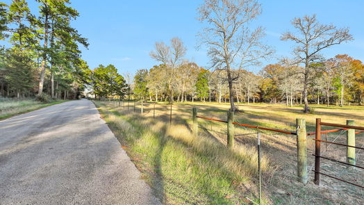 New Waverly 2-story, 3-bed 9192 State Highway 75 Highway S-idx