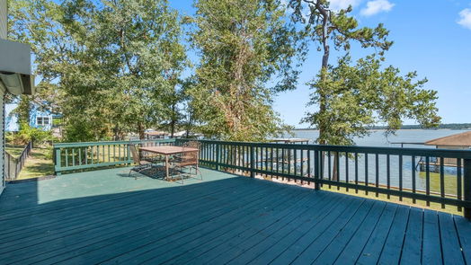 Onalaska 3-story, 5-bed 548 Lakefront Dr-idx