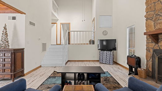 Point Blank 2-story, 3-bed 61 S Hilltop Street-idx