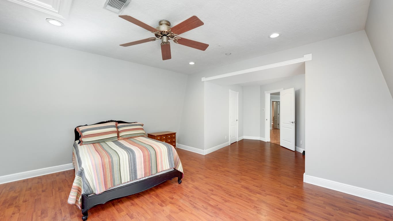 Porter 3-story, 3-bed 22592 Pineridge Drive-idx