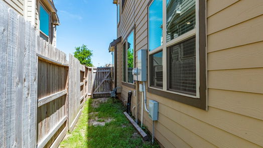 Porter 2-story, 3-bed 22312 Misty Woods Lane-idx