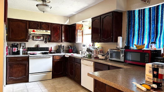Spring null-story, 3-bed 6222 Brookgate Drive-idx
