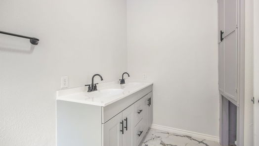 Tomball 1-story, 3-bed 210 Blackshear Street-idx