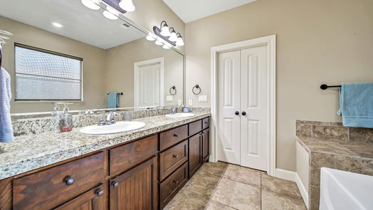 Willis 2-story, 4-bed 11457 Oak Springs Drive-idx