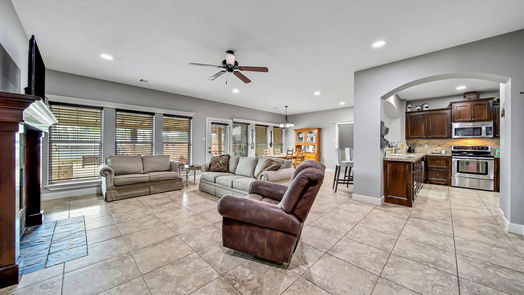 Willis 2-story, 4-bed 11457 Oak Springs Drive-idx