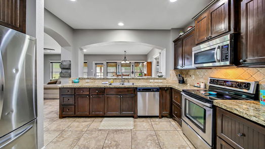 Willis 2-story, 4-bed 11457 Oak Springs Drive-idx
