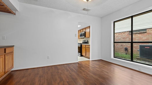 Spring 2-story, 3-bed 18506 Islandbreeze Drive-idx