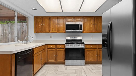 Spring 2-story, 3-bed 18506 Islandbreeze Drive-idx