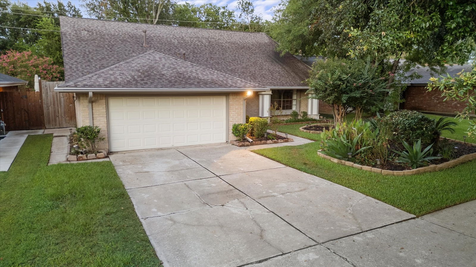 Spring 2-story, 3-bed 18506 Islandbreeze Drive-idx