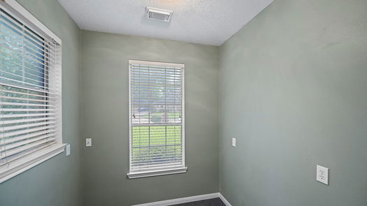 Spring null-story, 4-bed 6910 Worcester Drive-idx