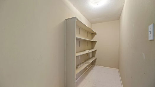 Spring null-story, 4-bed 6910 Worcester Drive-idx