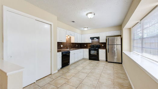 Spring null-story, 4-bed 9502 Dundalk Street-idx