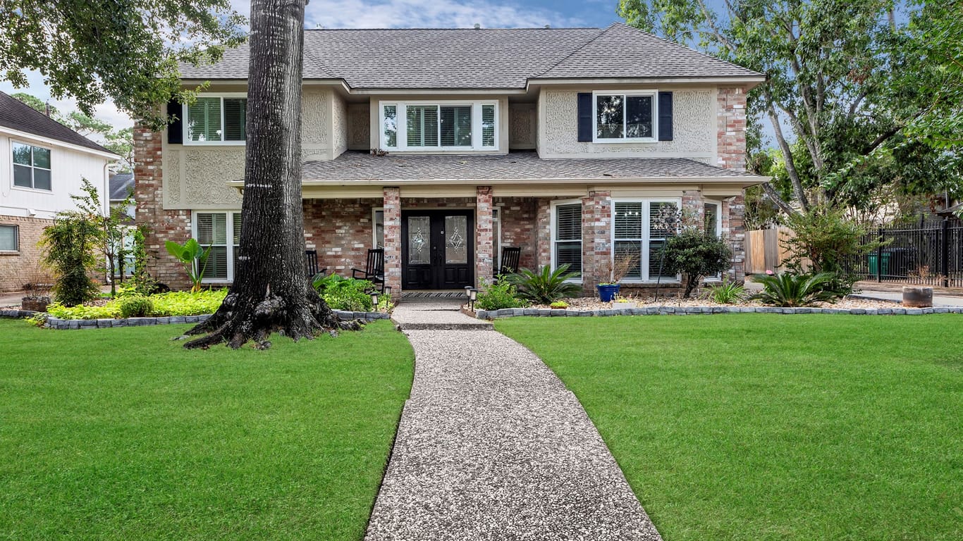 Spring 2-story, 5-bed 16119 Maplehurst Drive-idx