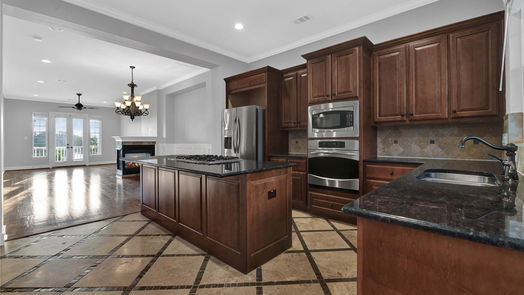 The Woodlands 3-story, 3-bed 194 W Breezy Way-idx