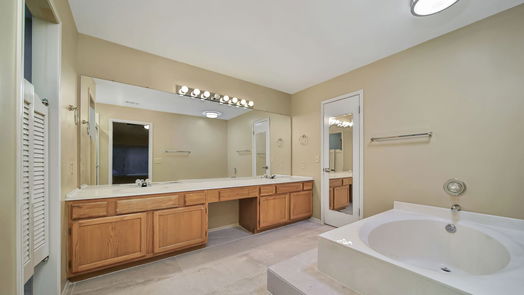 Spring 2-story, 4-bed 15 Cottage Grove Place-idx
