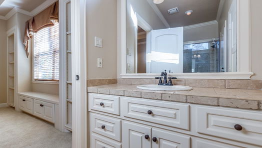 The Woodlands 2-story, 5-bed 10 Player Green Place-idx