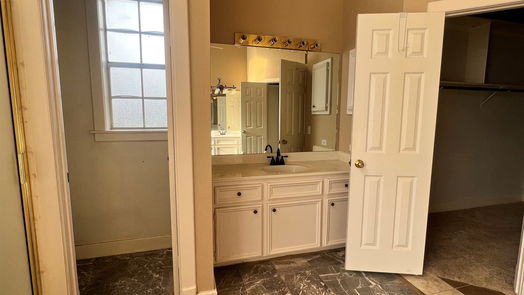 Conroe 2-story, 4-bed 2426 Carriage Lamp Lane-idx
