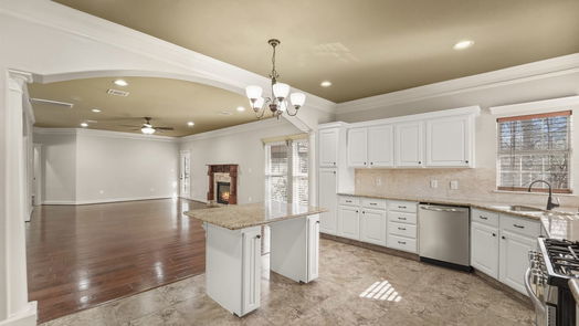 Conroe 2-story, 4-bed 11955 Silver Leaf Court-idx